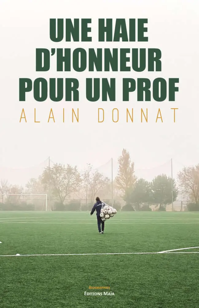 Une haie d'honneur pour un prof