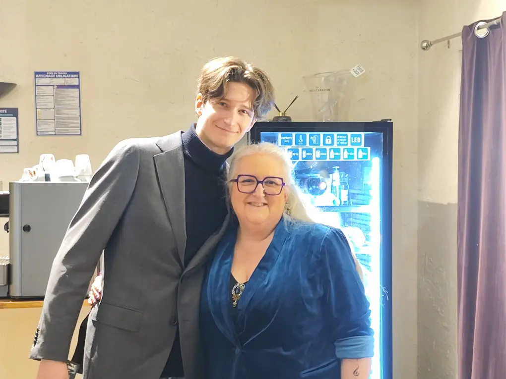 La goutte ultime - Rebecca et Liam – Image 8