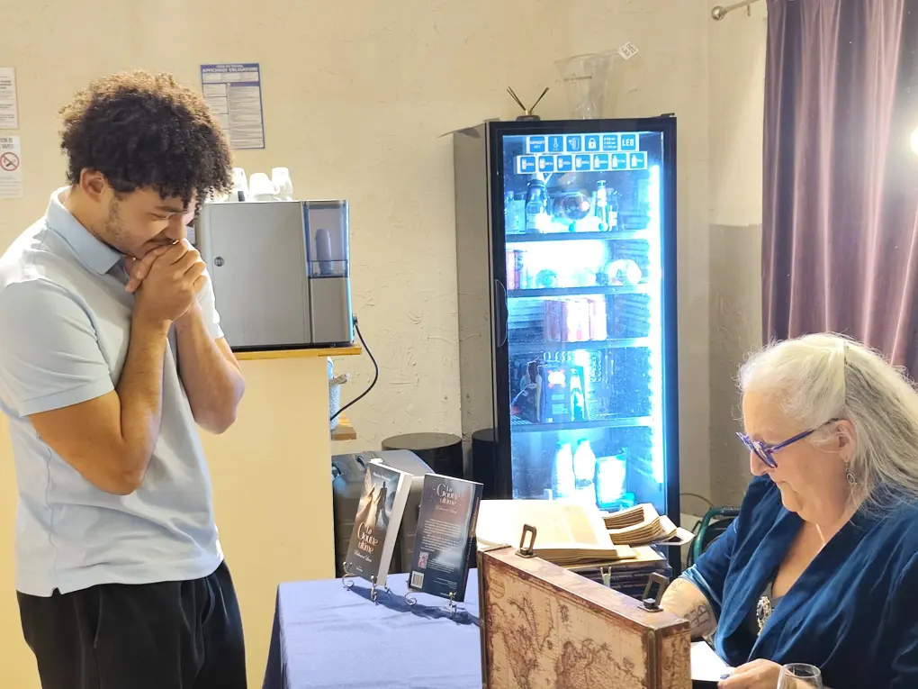 La goutte ultime - Rebecca et Liam – Image 9